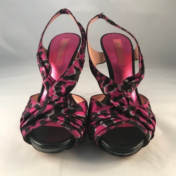 Betsey Johnson Cheetah Print Heels- Size 6 - Picture 2 of 8